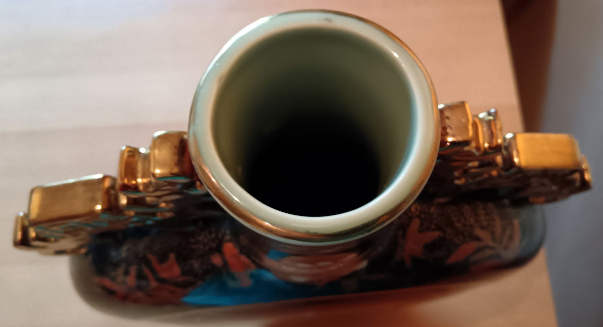 Große Keramik-Mondflasche ,Vase ROT & SCHWARZ MIT LOTUS