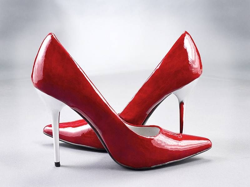 Herrin der Füße sucht ihren devote Fußliebhaber