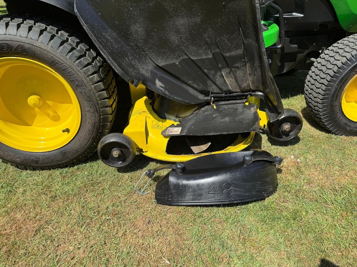 JOHN DEERE X165 Aufsitzmäher, 120 Std. + Zubehör