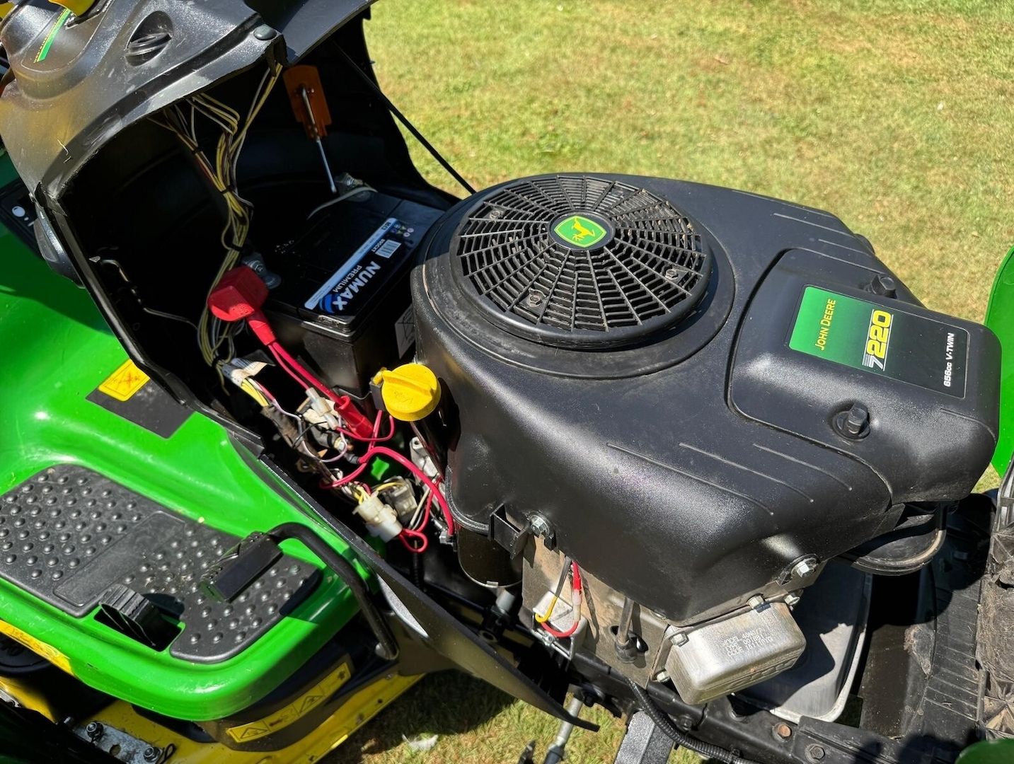 JOHN DEERE X165 Aufsitzmäher, 120 Std. + Zubehör