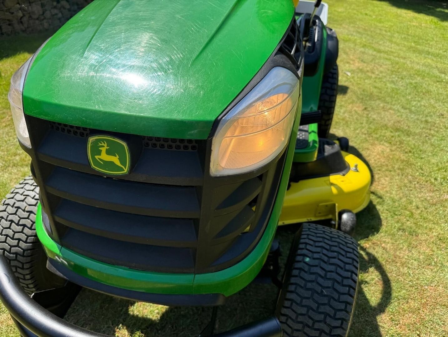 JOHN DEERE X165 Aufsitzmäher, 120 Std. + Zubehör