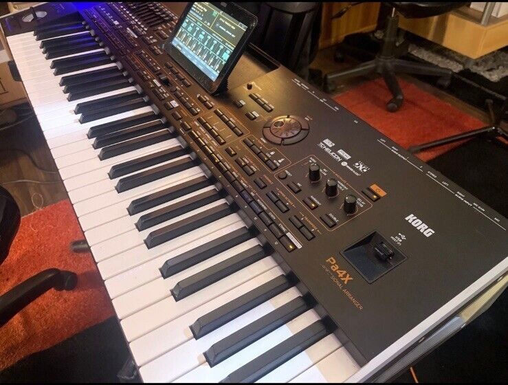 Korg pa 4x 61 Tasten Keyboard