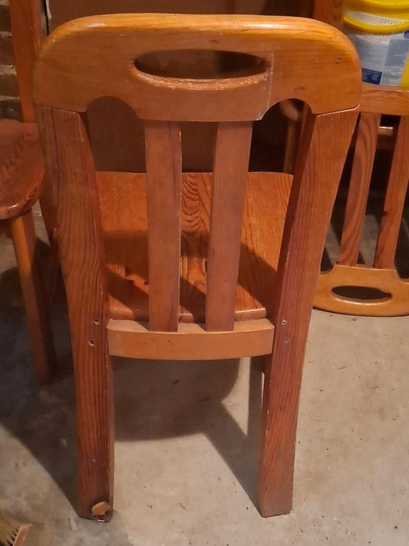 2 massive Holzstühle