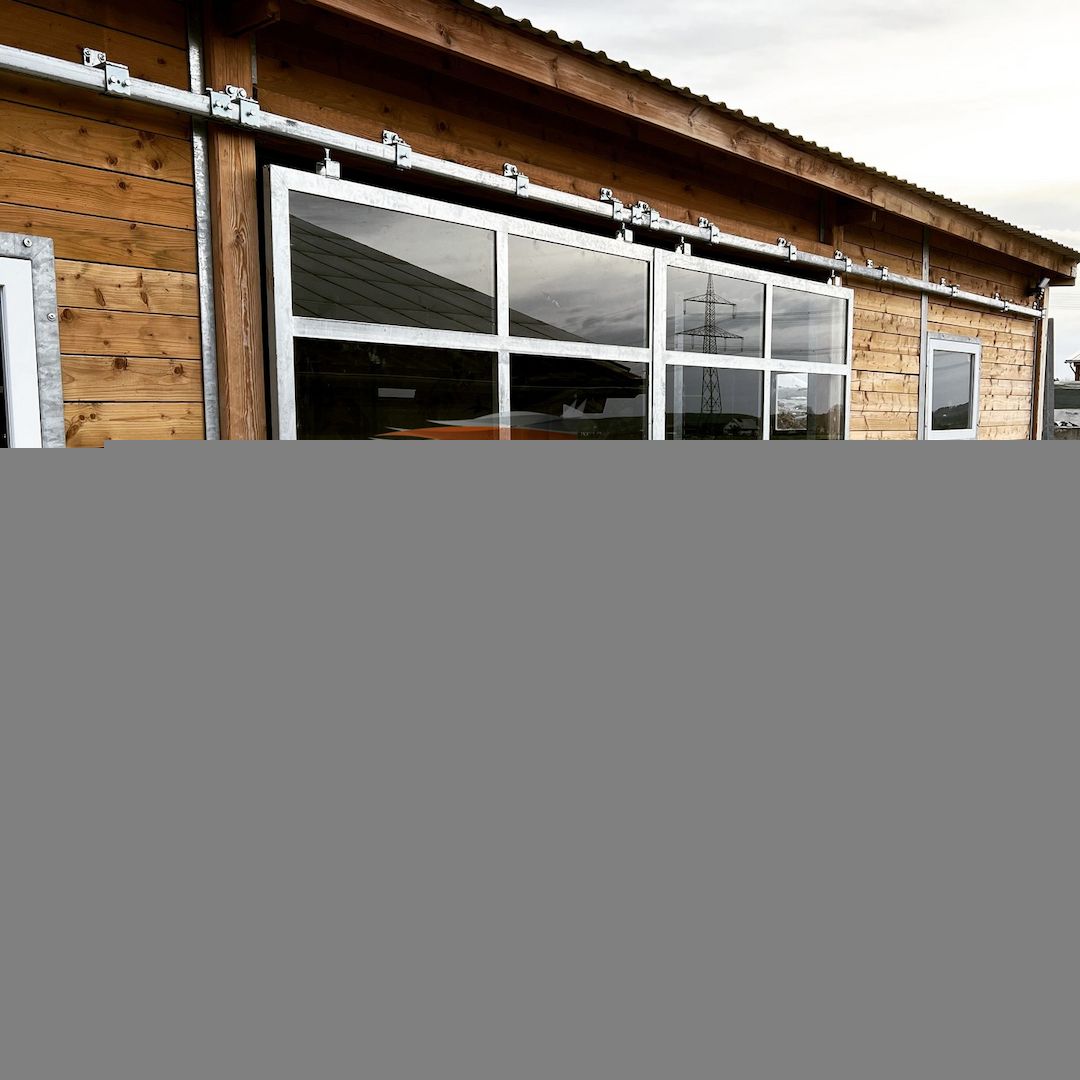 Pferdestalltür & Paddocktür | Schiebetür & Tor für Stall und Weide Pferdestalltür & Paddocktür | Schiebetür & Tor für Stall und Weide