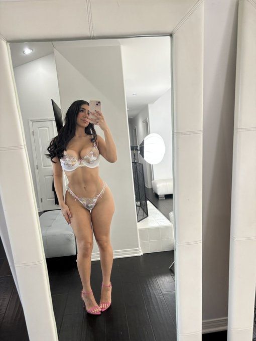 Intime erotische Begegnung mit einer schönen Frau