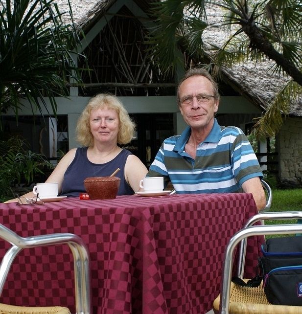 Älteres Paar sucht Paar oder jungen Mann/junge Frau (18+)