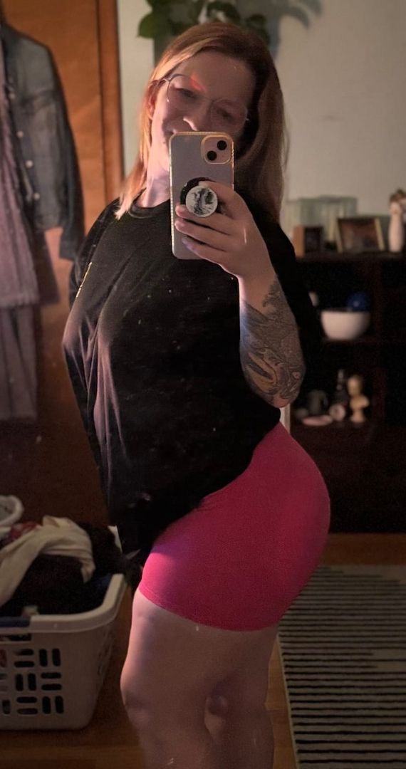 Ich bin für einen ungezogenen Sexplan ohne Verpflichtungen verfügbar