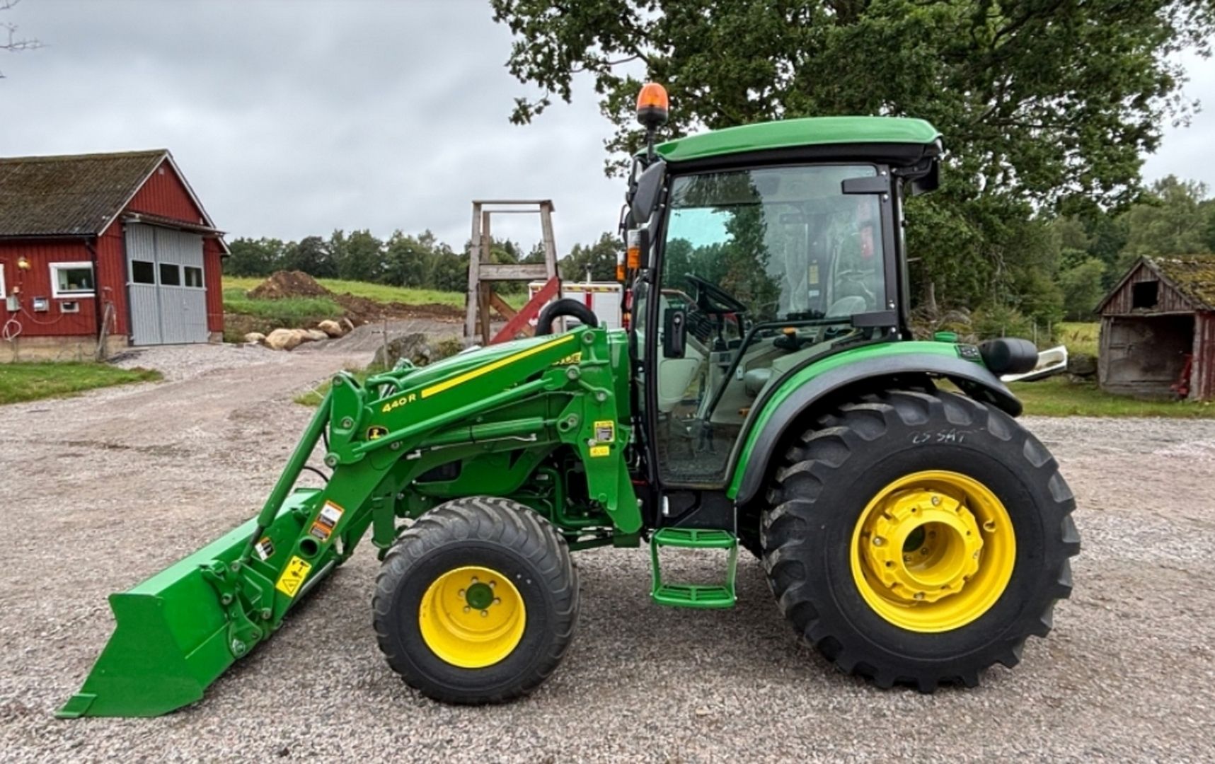 John Deere  4052R