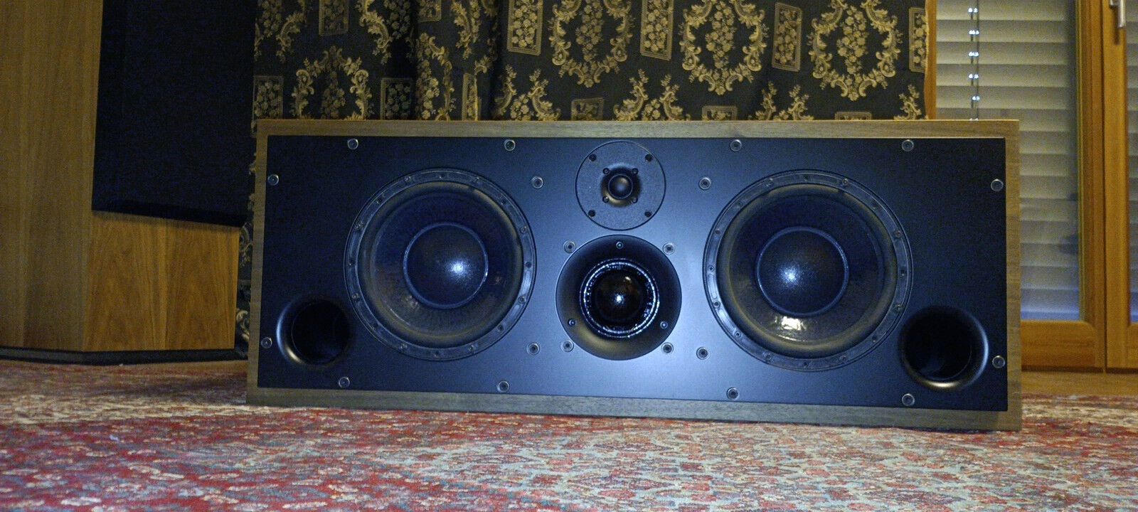 ATC C6 Centerspeaker Nussbaum Aktiv 3 Wege Lautsprecher XLR Anschluss
