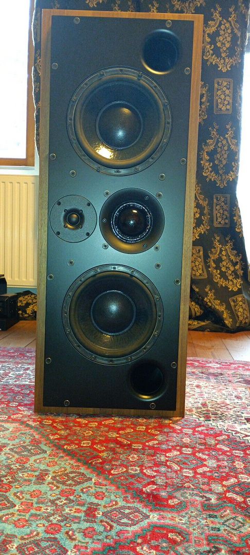ATC C6 Centerspeaker Nussbaum Aktiv 3 Wege Lautsprecher XLR Anschluss