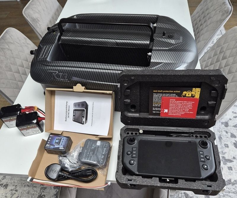 Carplounge RT7 V4 Pro Carbon Bait Boat Carplounge RT7 V4 Pro Carbon Bait Boat