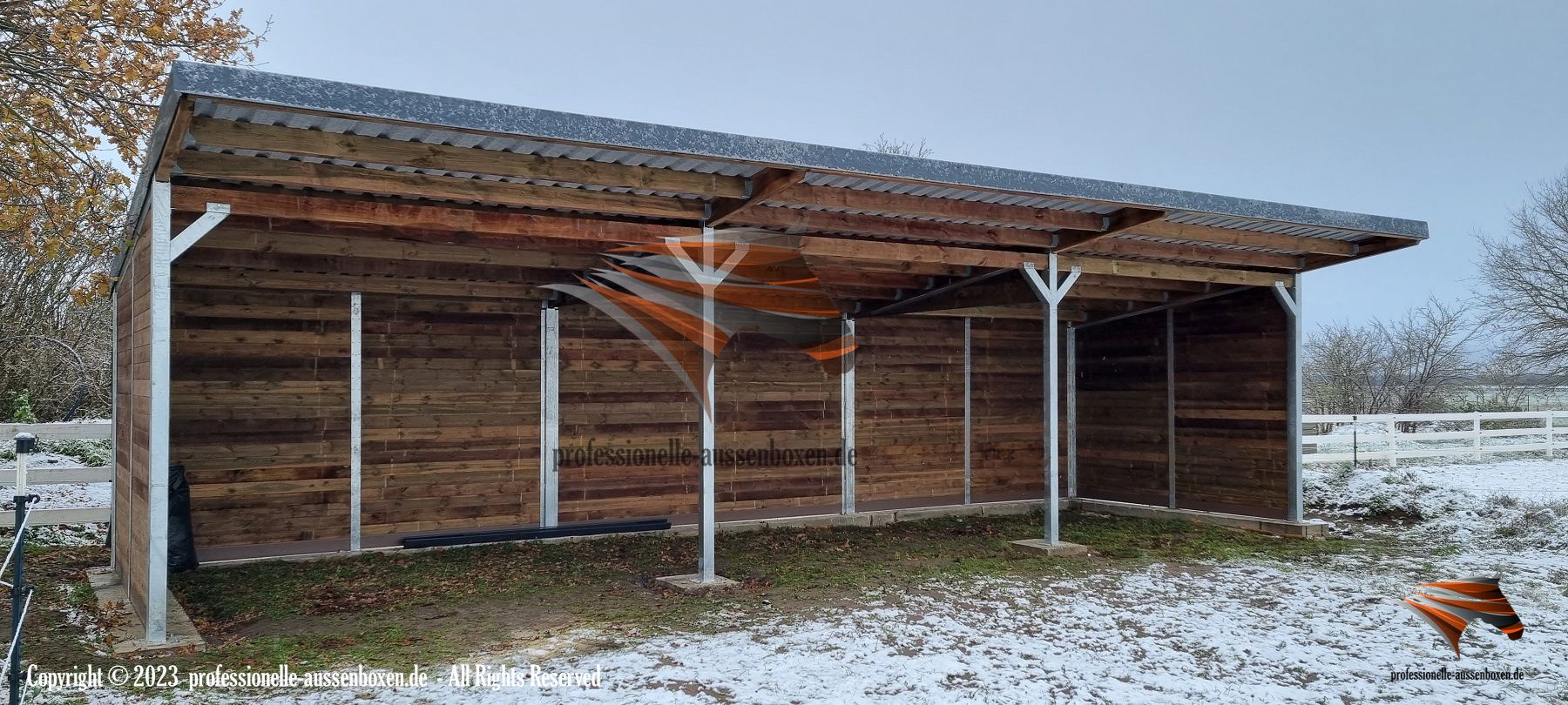 Offenstall & Weidehütte mit Heuraufe | Pferdeunterstand - Weide