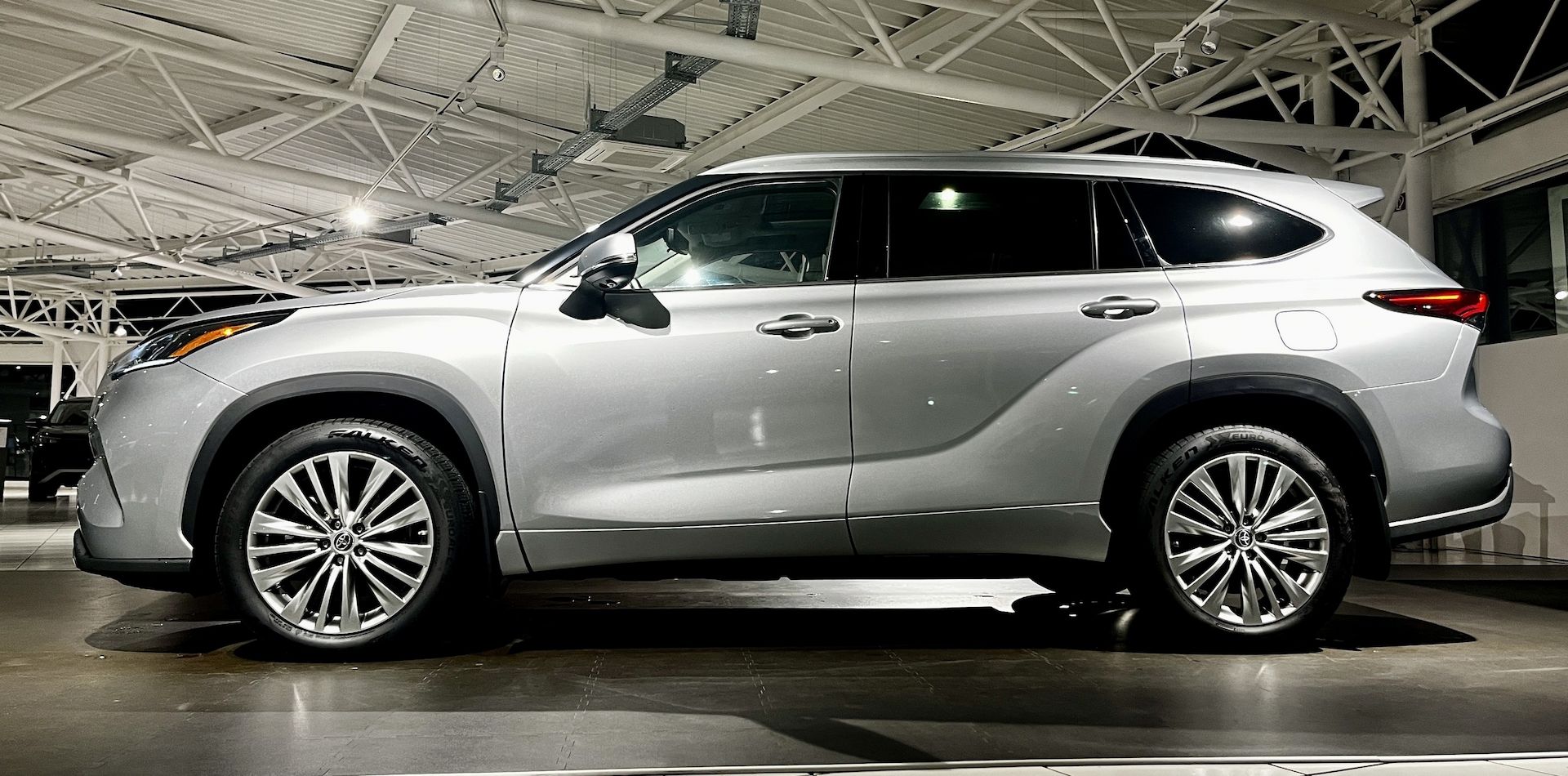 Toyota Highlander Platinum AWD, Baujahr 2023 🧊