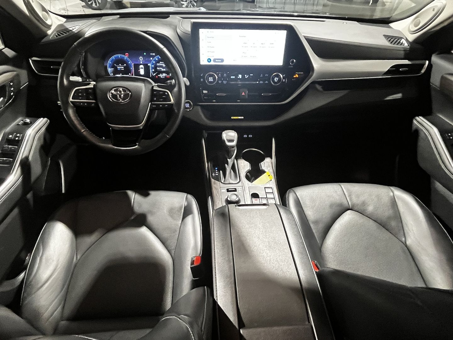 Toyota Highlander Platinum AWD, Baujahr 2023 🧊