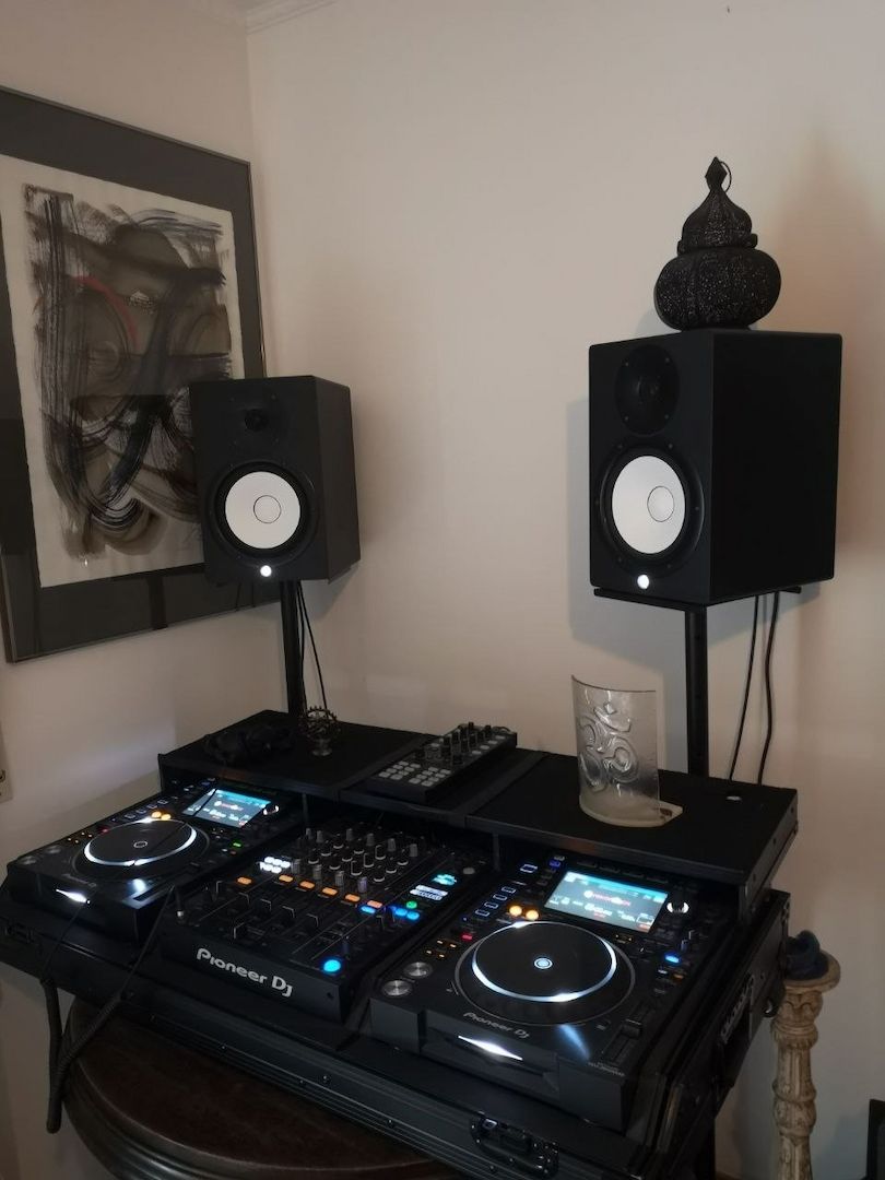 Pioneer DJM 900NXS2, 2x CDJ 2000NXS2, 2x Yamaha HS8