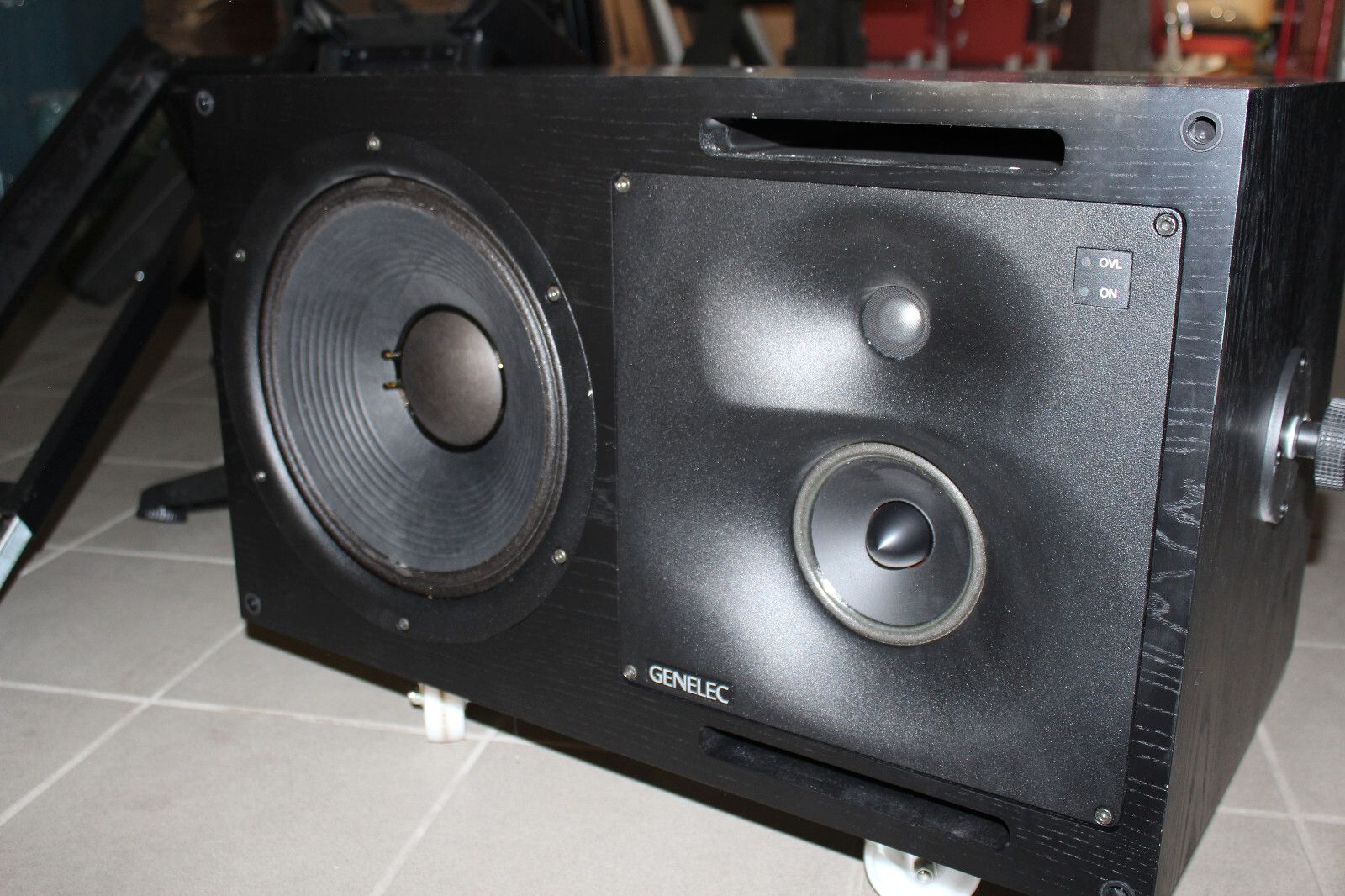 2x GENELEC 1037B Aktive Studiolautsprecher