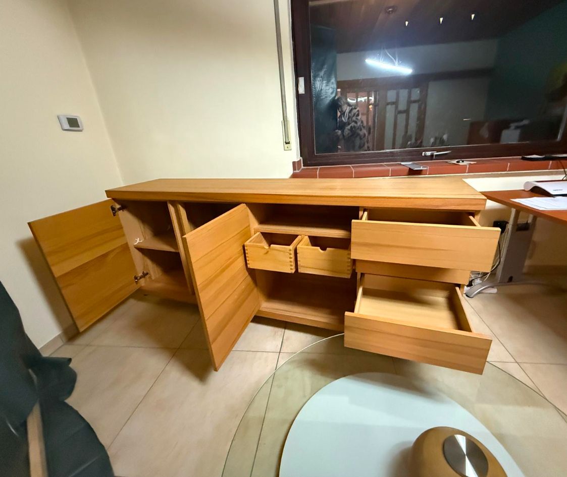 Schöne Venjakob Wohnwand aus Massivbuche mit Couchtisch & mehr