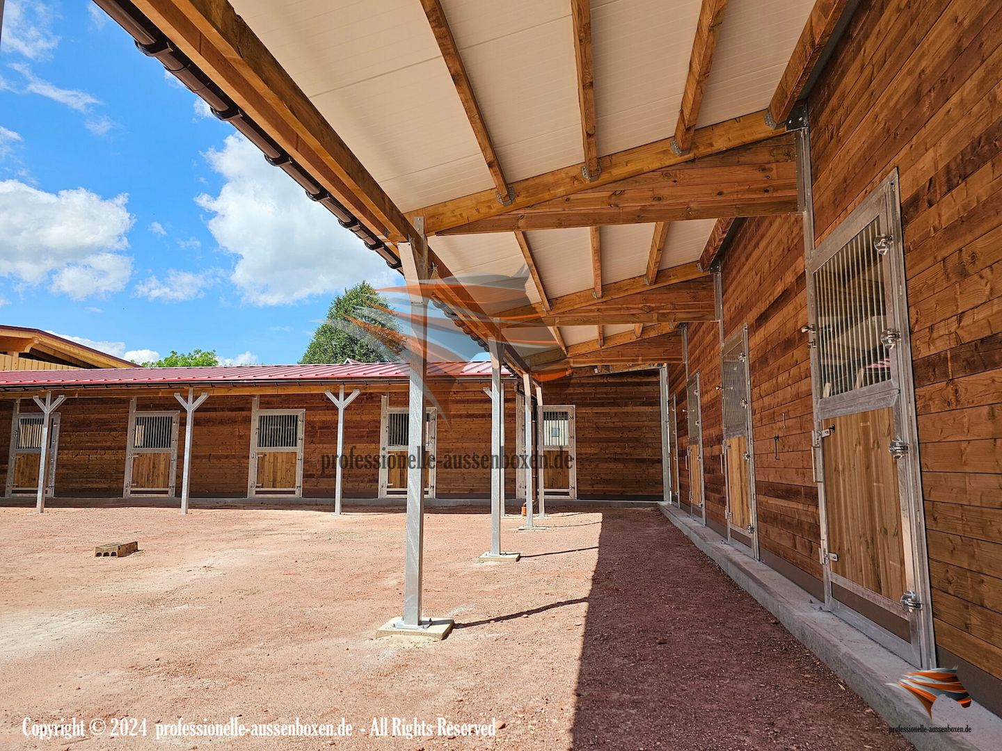 Pferdestall bauen - Außenbox, Pferdebox & Offenstall mit Weidehütte kaufen