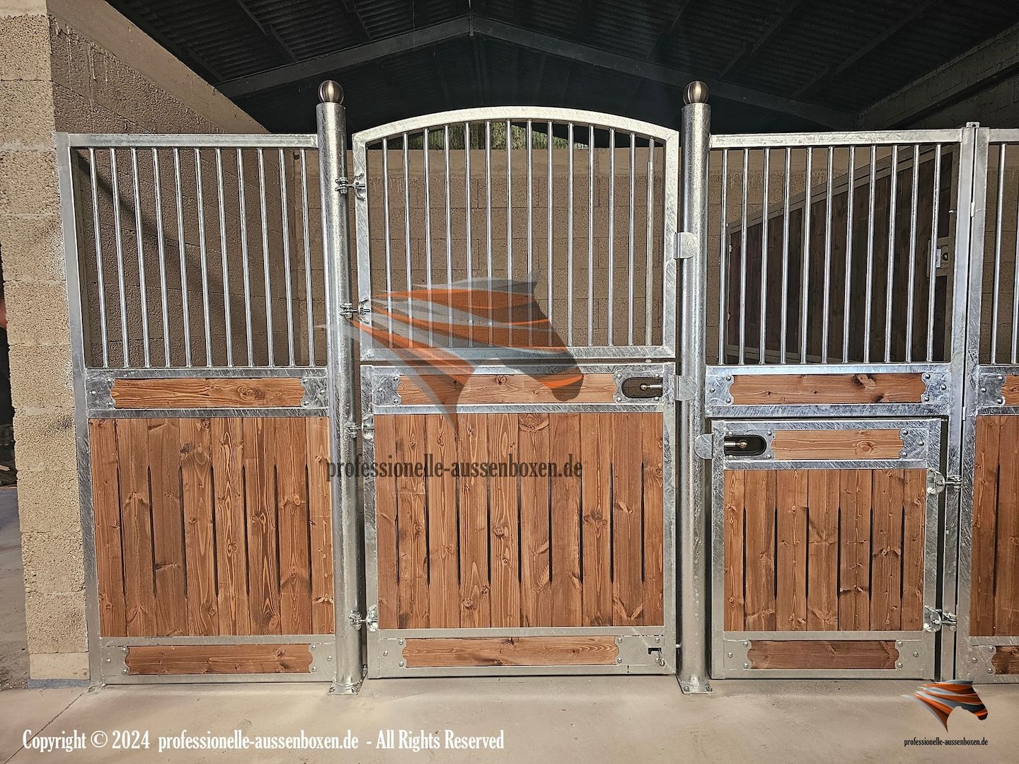 Pferdebox kaufen: Innenbox und Boxenstall direkt vom Hersteller