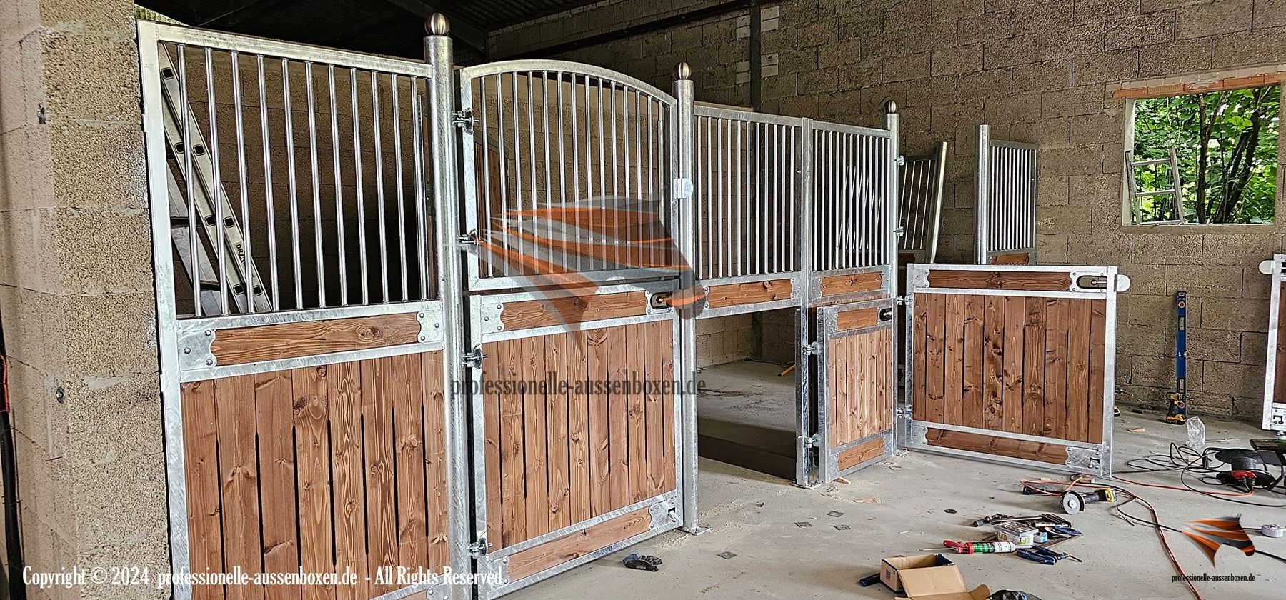 Pferdebox kaufen: Innenbox und Boxenstall direkt vom Hersteller