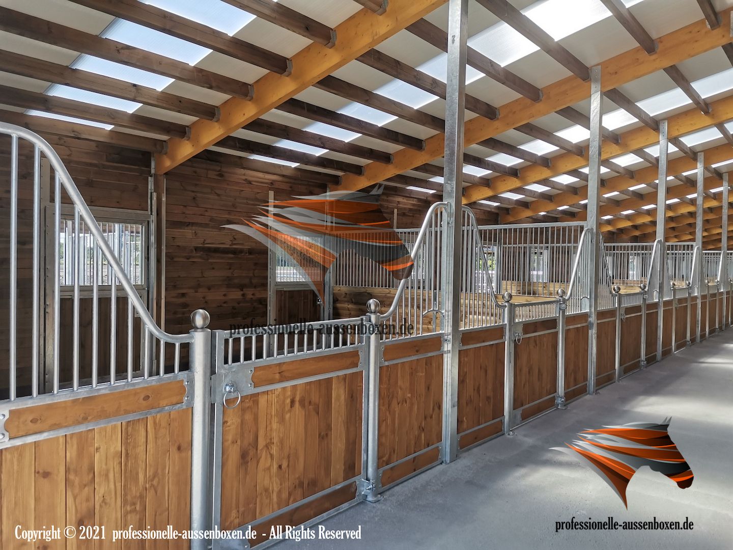 Pferdebox kaufen: Innenbox und Boxenstall direkt vom Hersteller