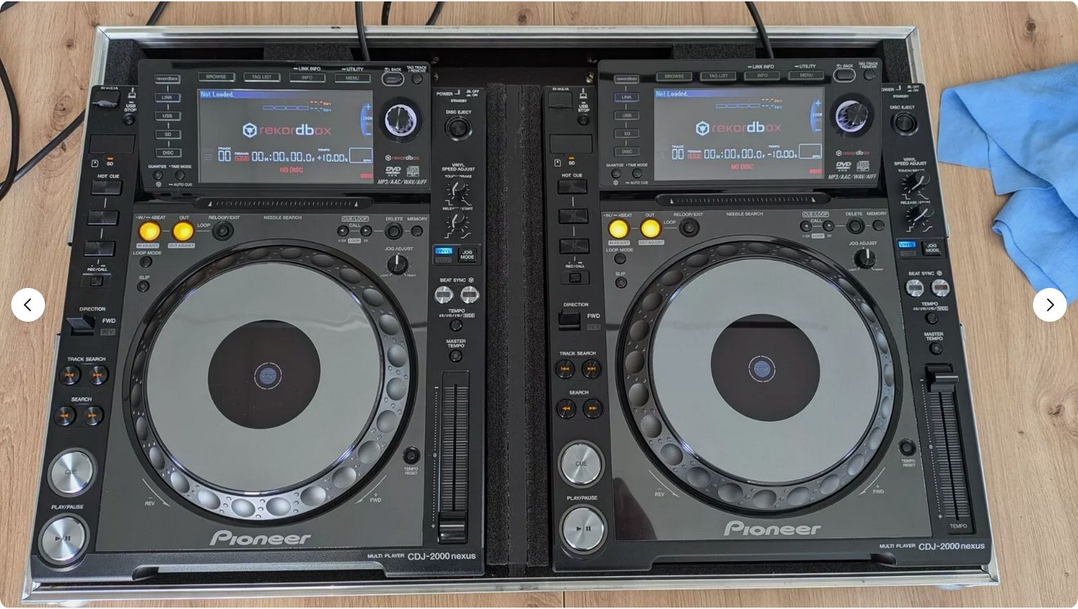 2 x Pioneer CDJ 2000 Nexus NXS incl. Doppelcase