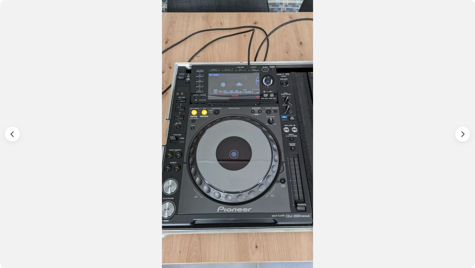 2 x Pioneer CDJ 2000 Nexus NXS incl. Doppelcase
