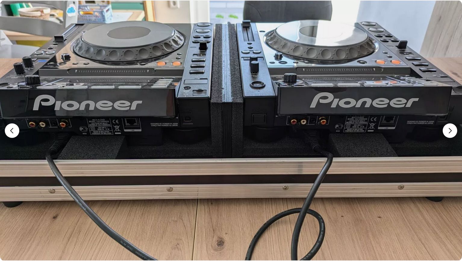 2 x Pioneer CDJ 2000 Nexus NXS incl. Doppelcase