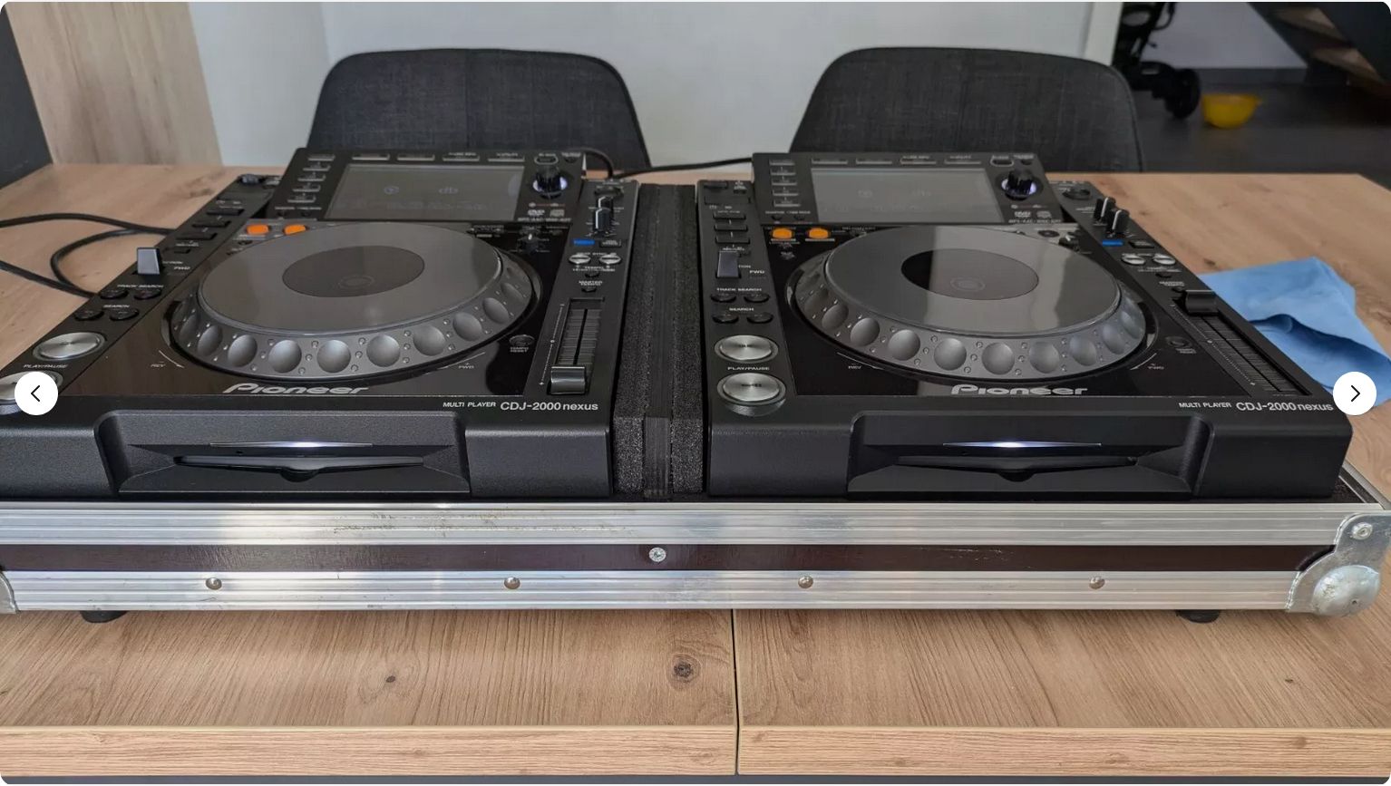2 x Pioneer CDJ 2000 Nexus NXS incl. Doppelcase
