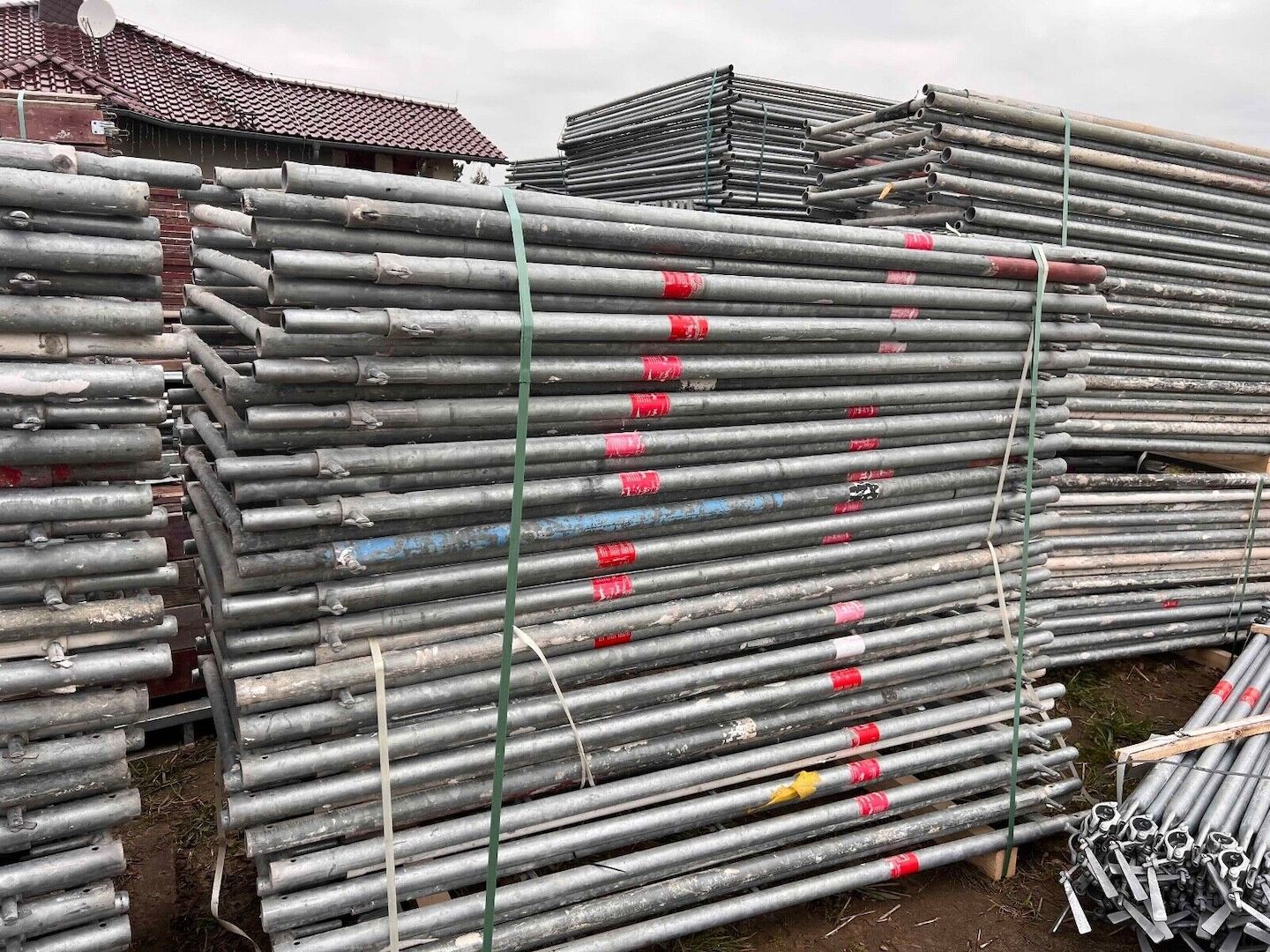 98qm Gebraucht Baugerüst Altrad MJAssco Fassadengerüst 15x6m Stahlrahmen