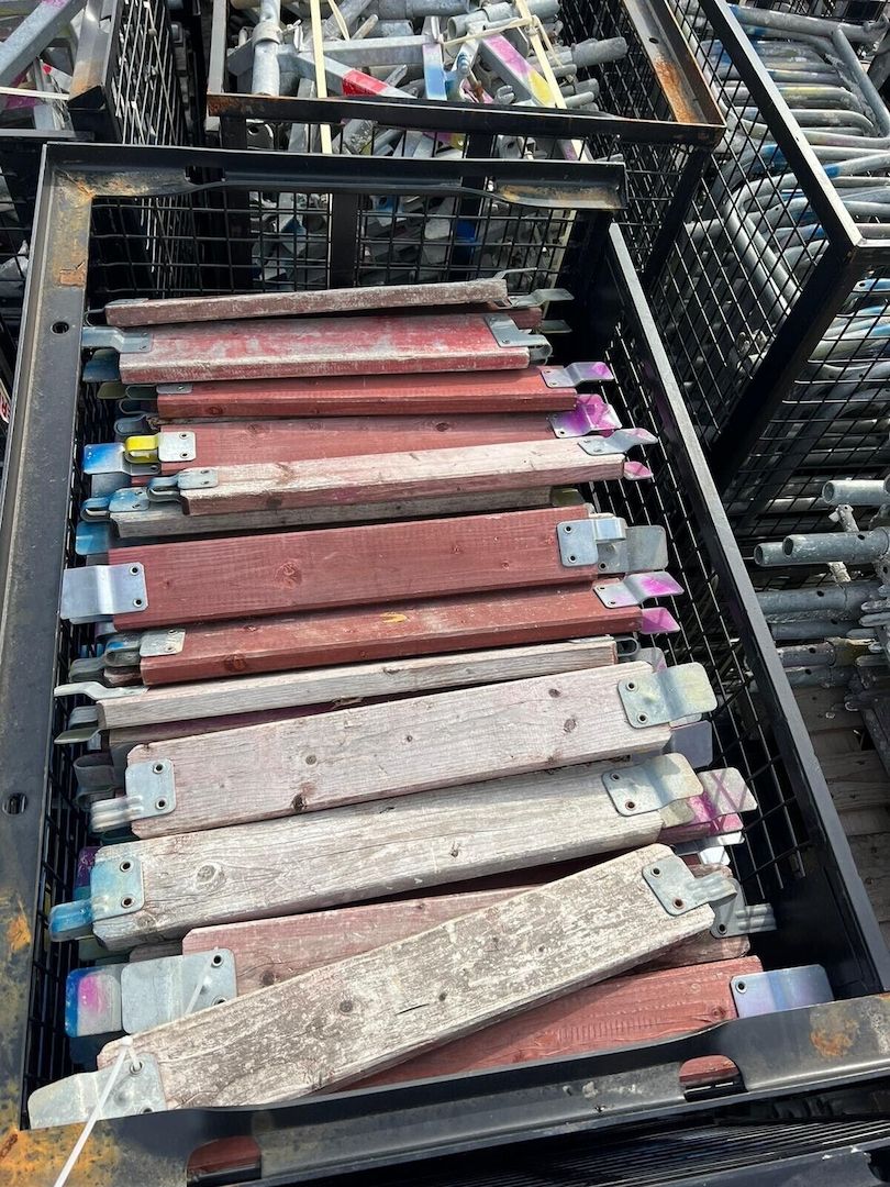 98qm Gebraucht Baugerüst Altrad MJAssco Fassadengerüst 15x6m Stahlrahmen