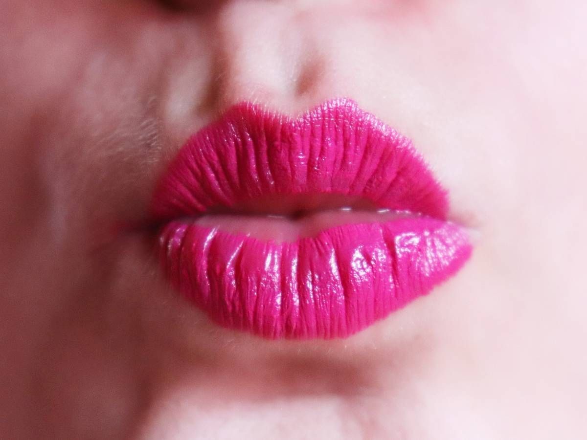 Rote Lippen wollen küssen und lecken