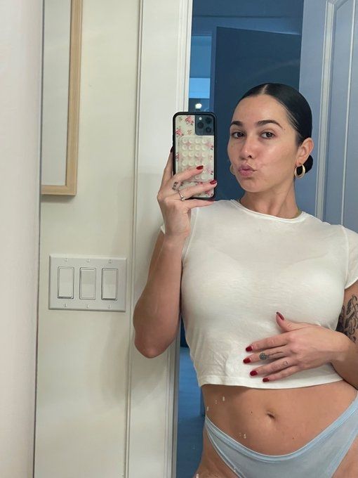 » EINE SHOW? ICH BIN STRIPPER, EXTROVERT MIT MELONEN FÜR SIE VERFÜGBAR