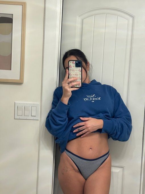 » EINE SHOW? ICH BIN STRIPPER, EXTROVERT MIT MELONEN FÜR SIE VERFÜGBAR