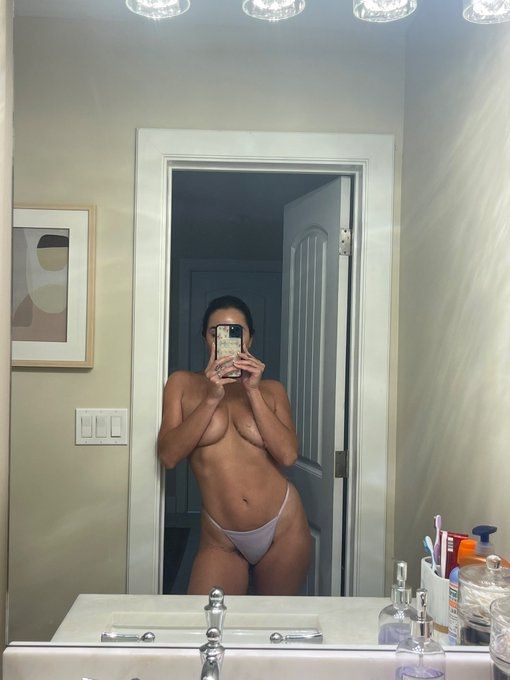 » EINE SHOW? ICH BIN STRIPPER, EXTROVERT MIT MELONEN FÜR SIE VERFÜGBAR