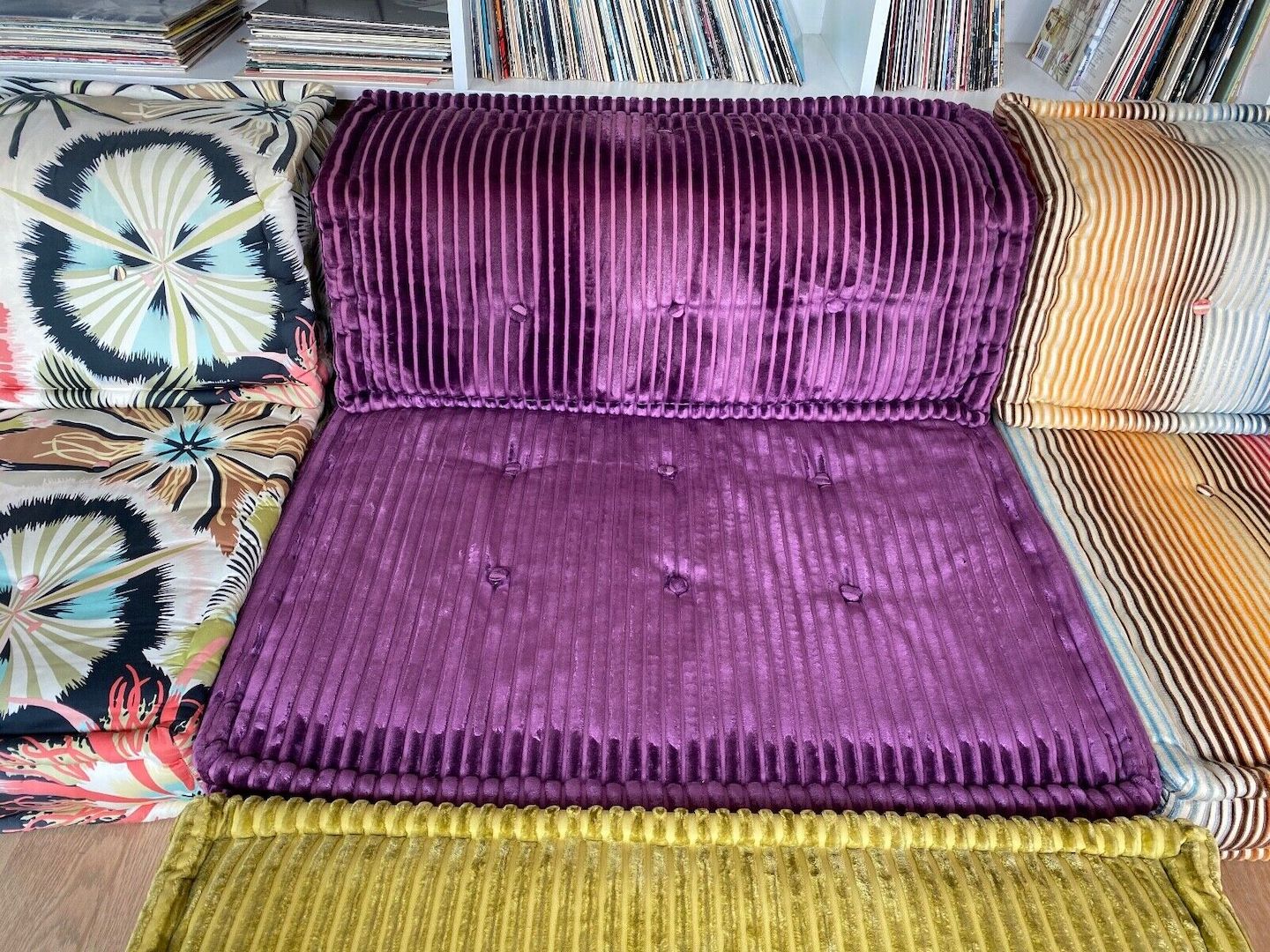 Ein sehr schönes Mah Jong Sofa - von Roche Bobois -im Missoni-Stoff!