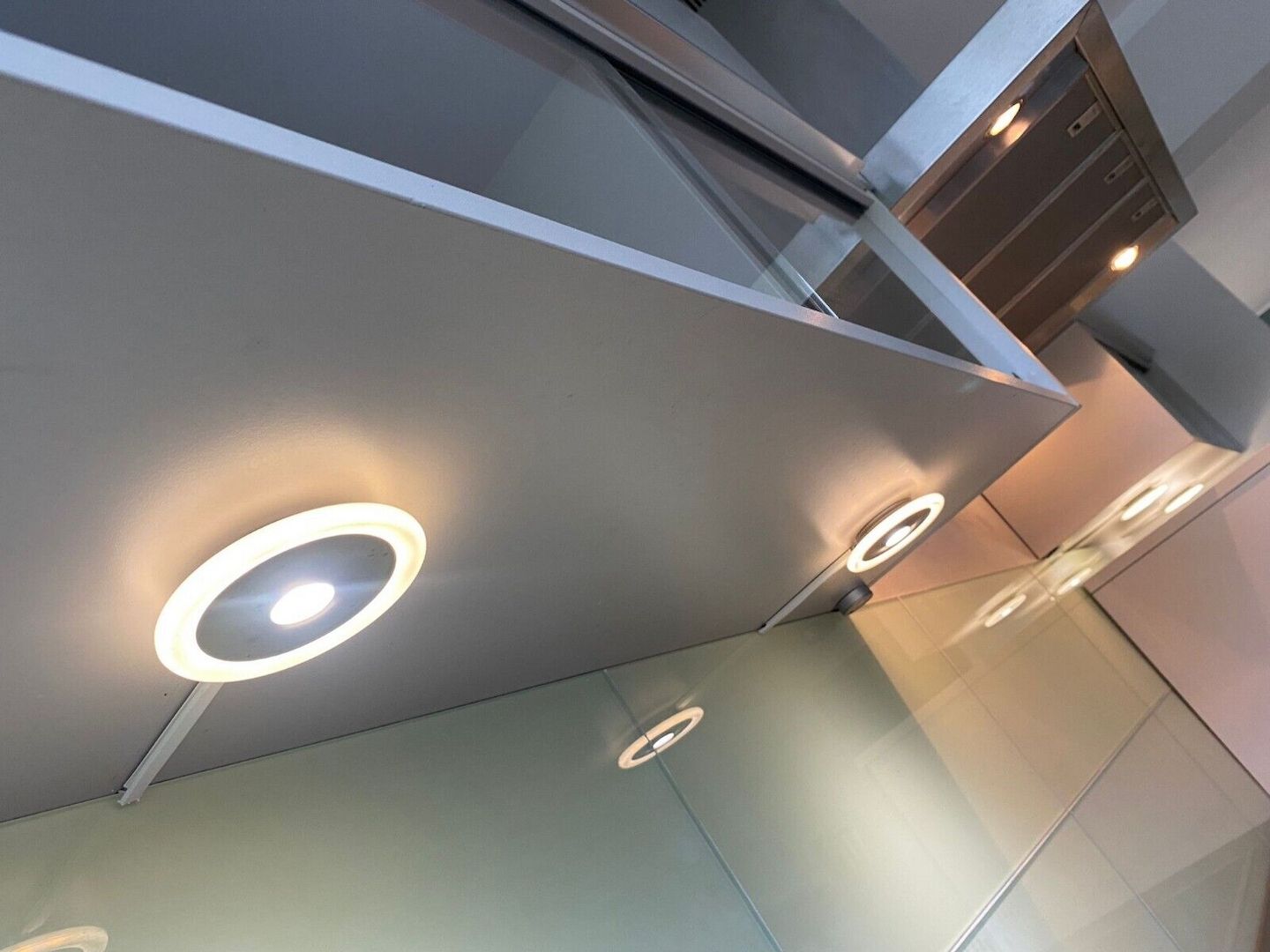 Einbauküche Nobilia-Miele Geräte-Steinplatte-Top Beleuchtung