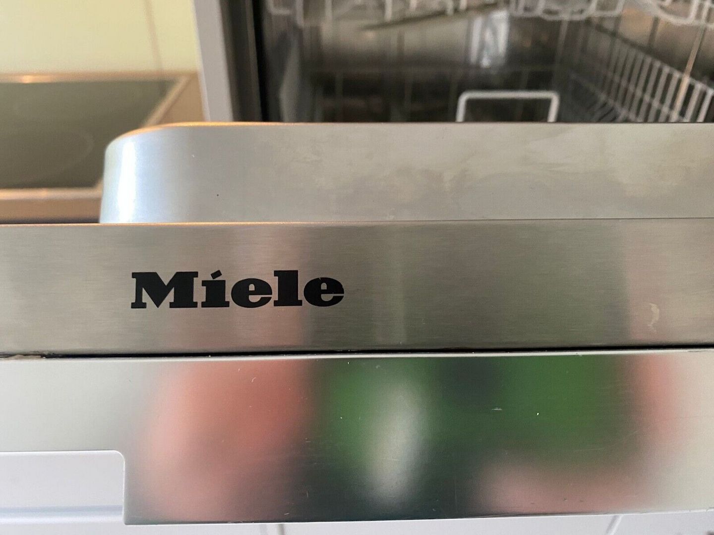 Einbauküche Nobilia-Miele Geräte-Steinplatte-Top Beleuchtung