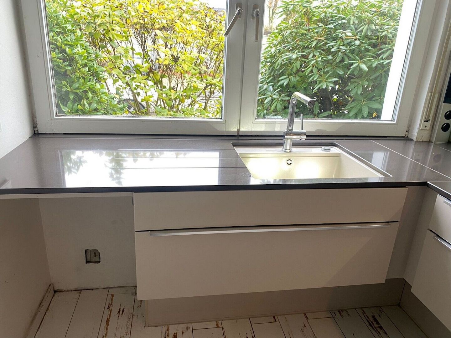 Einbauküche Nobilia-Miele Geräte-Steinplatte-Top Beleuchtung