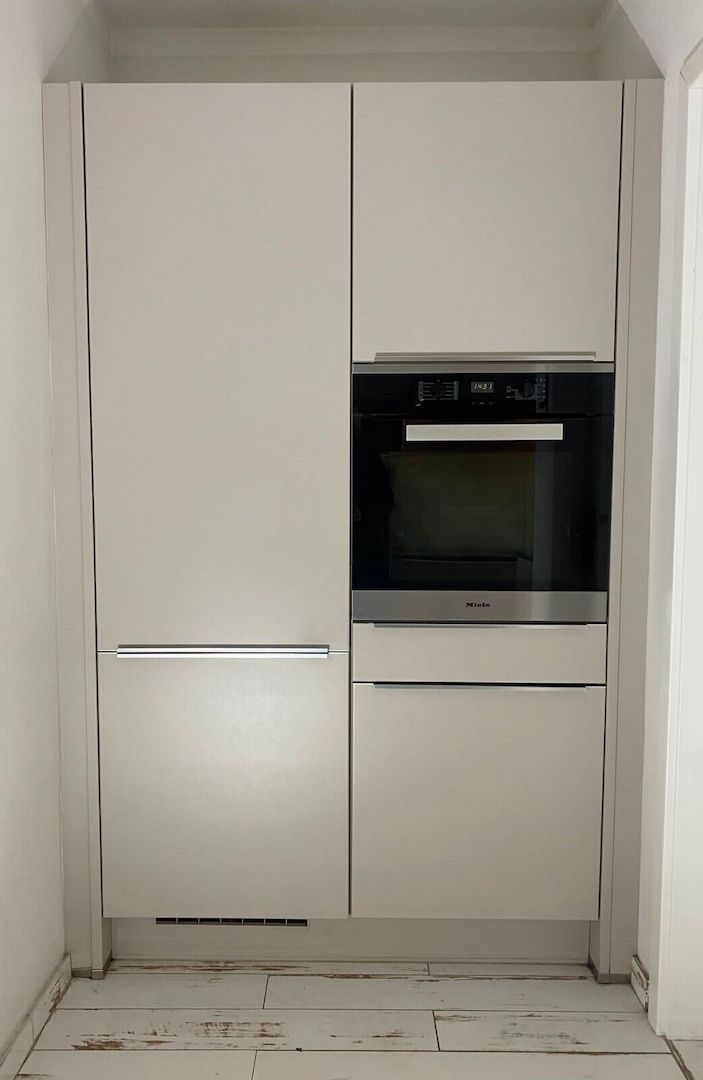 Einbauküche Nobilia-Miele Geräte-Steinplatte-Top Beleuchtung