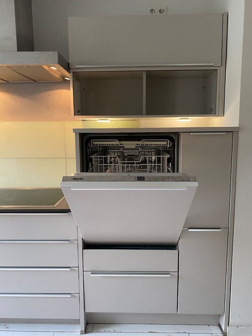 Einbauküche Nobilia-Miele Geräte-Steinplatte-Top Beleuchtung