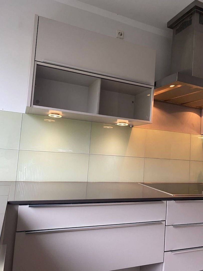 Einbauküche Nobilia-Miele Geräte-Steinplatte-Top Beleuchtung