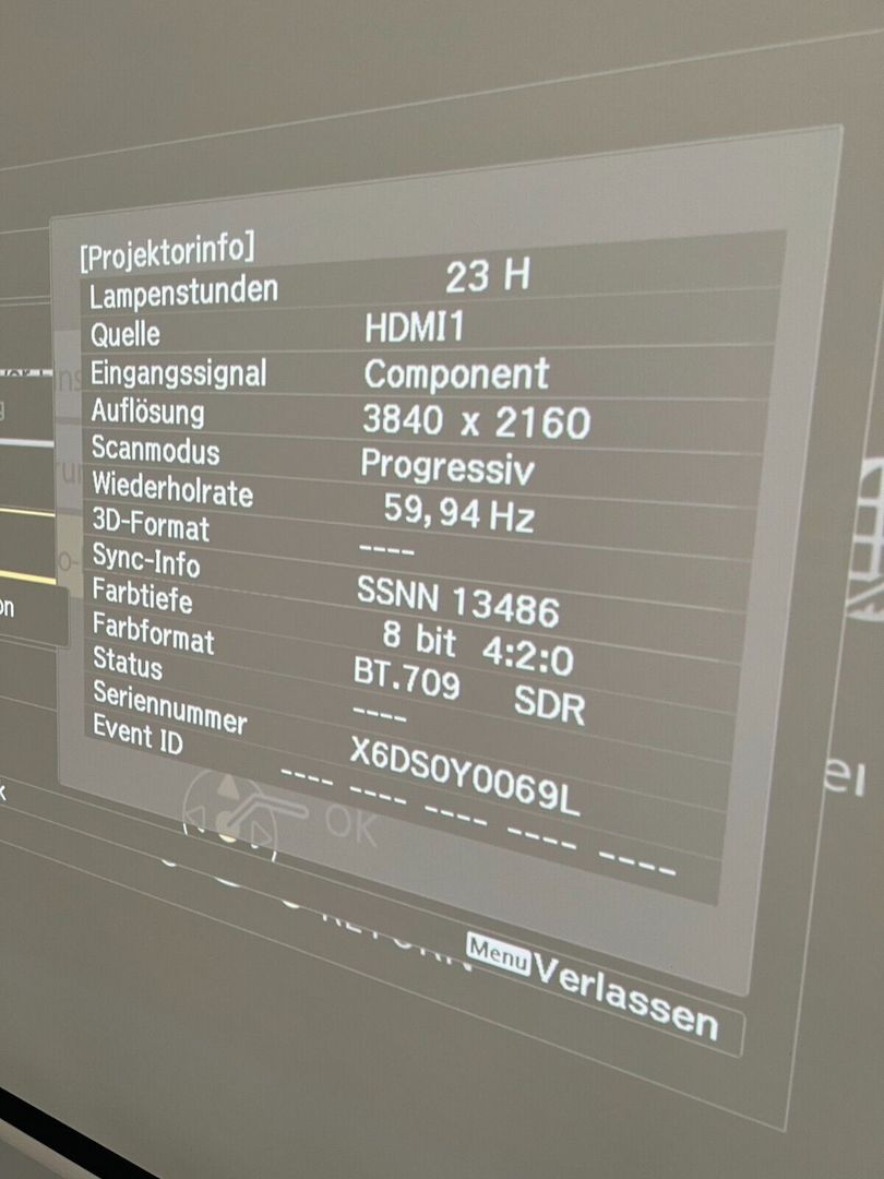 Epson EH-TW9400W 4K UltraHD HDR 3D Beamer  nur 23 Lampenstunden