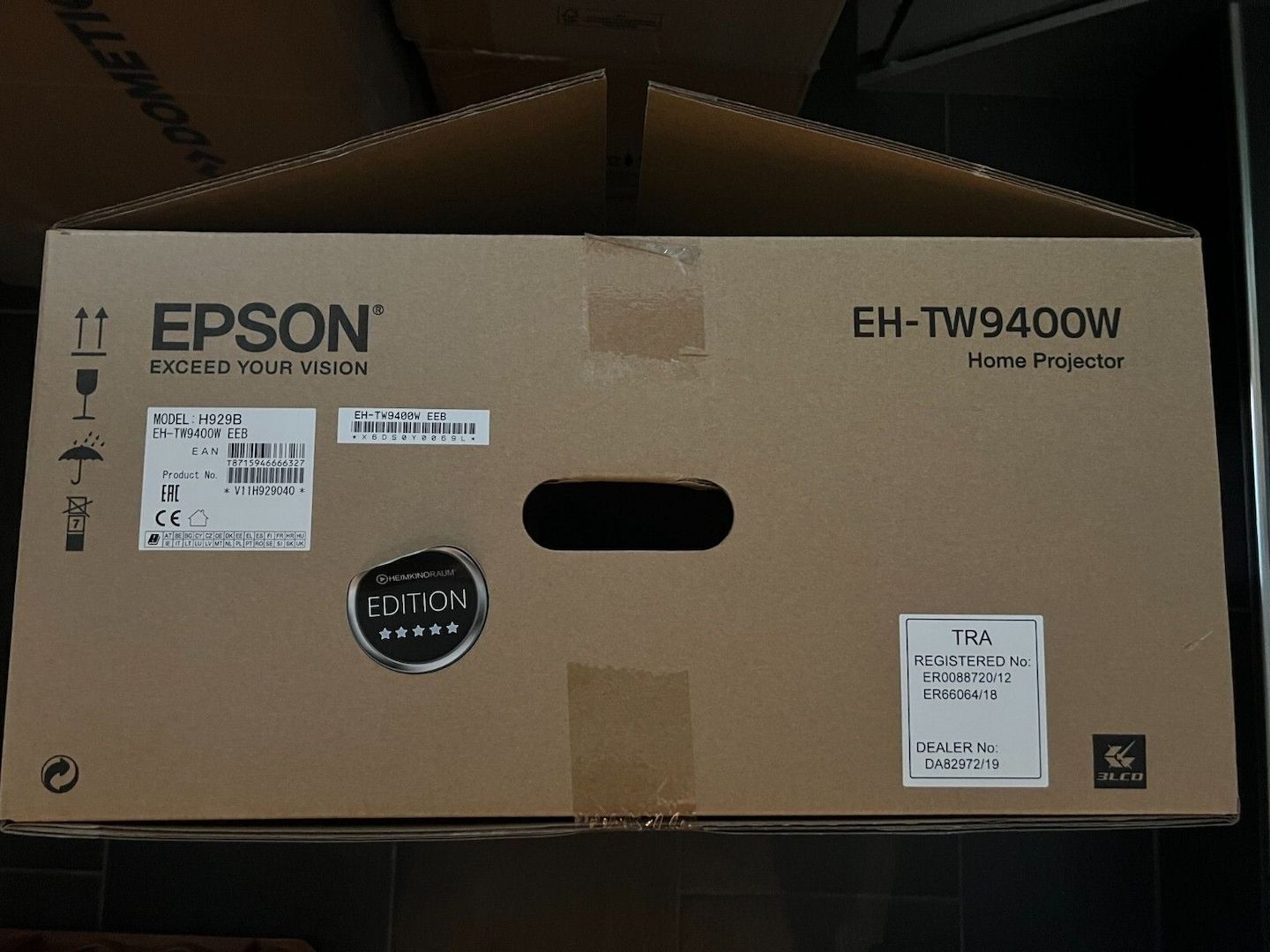 Epson EH-TW9400W 4K UltraHD HDR 3D Beamer  nur 23 Lampenstunden
