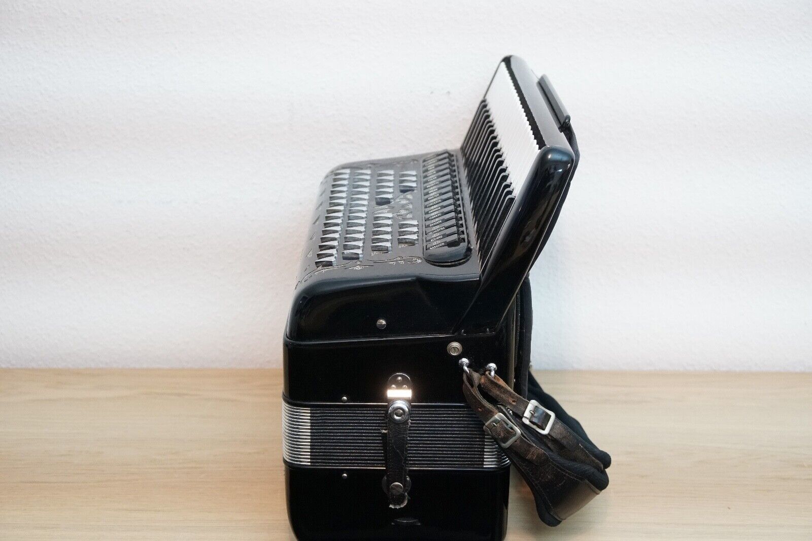 Italienisches Akkordeon Brandoni Cassotto Super 120 Bässe 5 Chörig