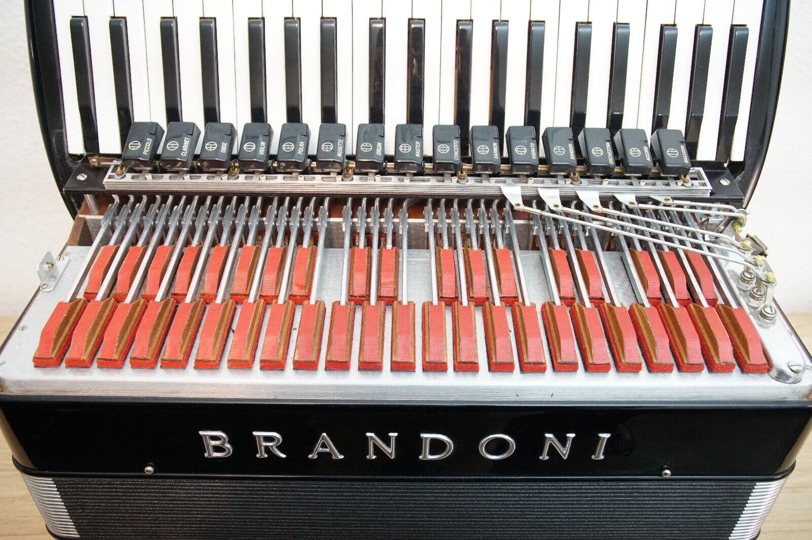 Italienisches Akkordeon Brandoni Cassotto Super 120 Bässe 5 Chörig
