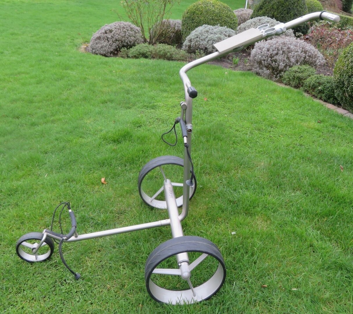 JuCad Elektro-Trolley drive 2.0 + Golftrolly elektrisch + viel Zubehör