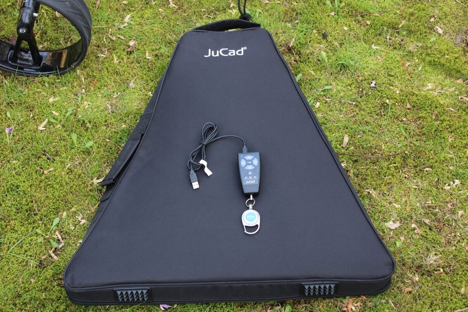 JuCad Phantom Carbon Schwarz mit Fernbedienung Golf Elektro Trolley top