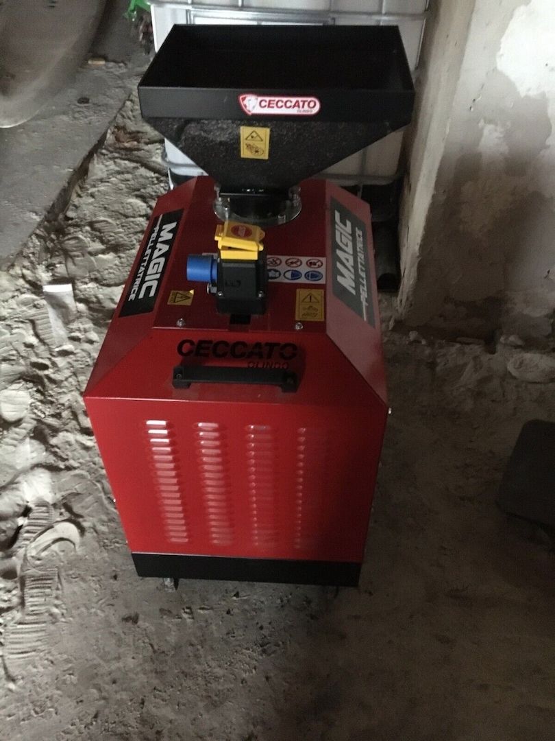 Pelletpresse Presse 6mm Magic Neuwertig erst 20 h gelaufen 220V Markenqualität