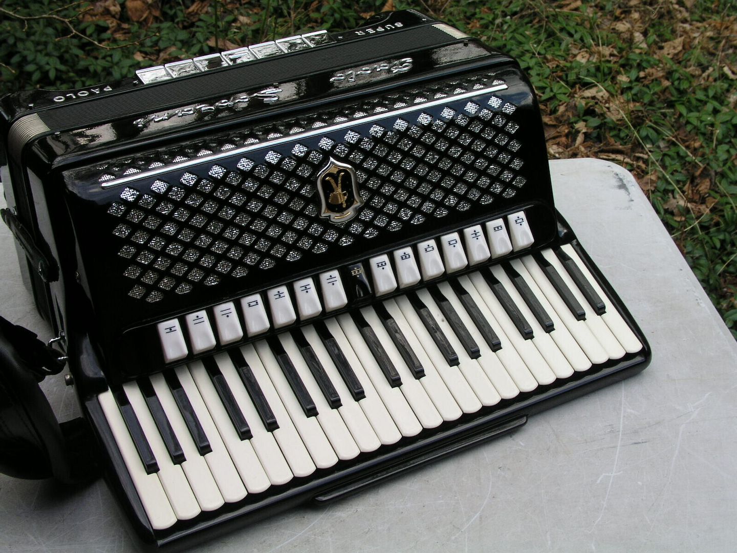 Sehr schönes schwarzes Akkordeon Paolo Soprani Super Paolo mit 140 Bässen (76)